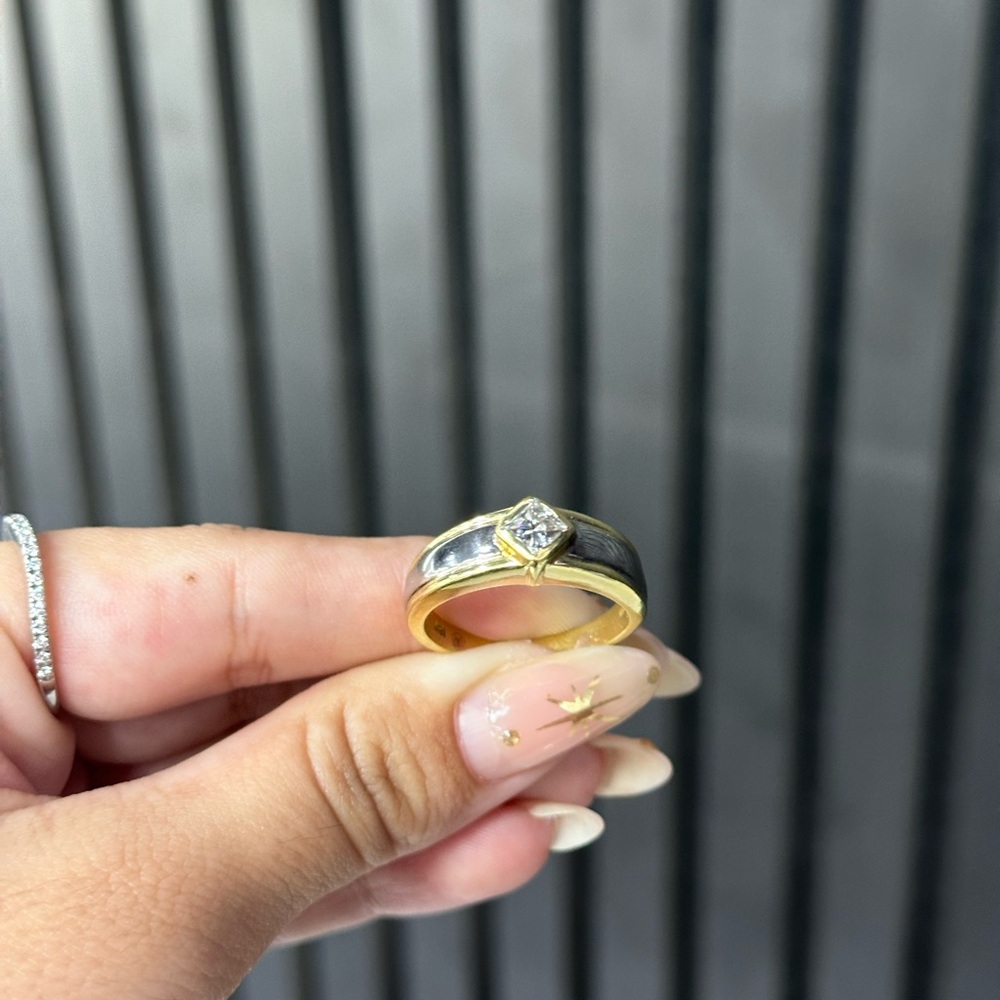 Elegant Gold and Diamond Ring